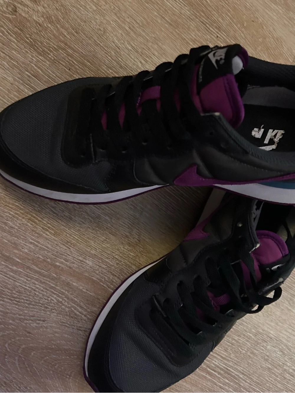 Nike Internationalist Women's FashNike Internationalist Women's Fashion Sneakers
